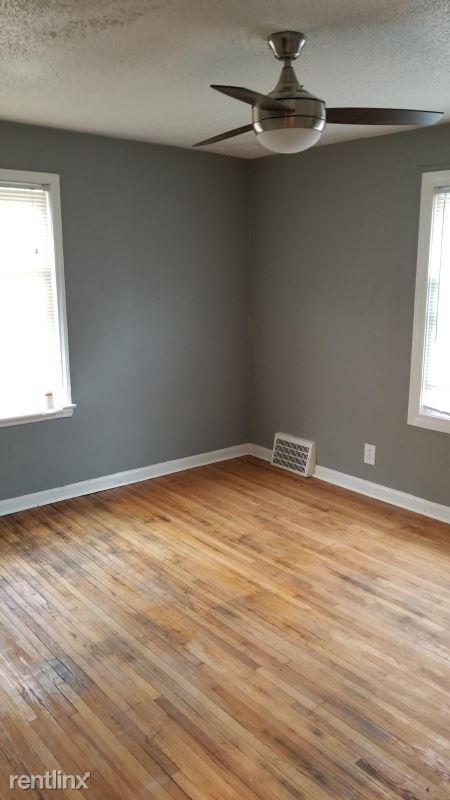 Building Photo - 2 br, 1 bath Townhome - 9356 Evergreen Ave