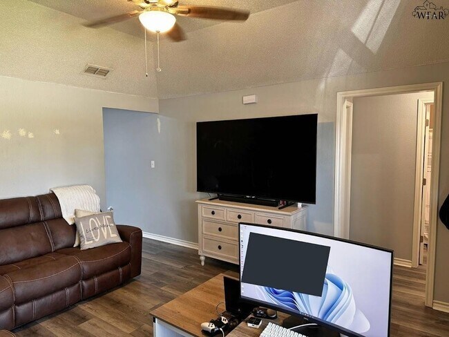 Foto del edificio - 5216 Brookwood Dr