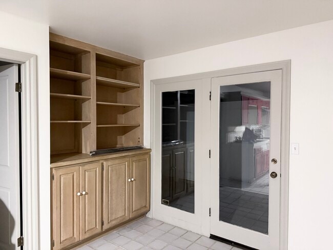 Building Photo - 140 San Nicholas Ave