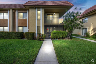 Building Photo - 305 Lakeview Dr