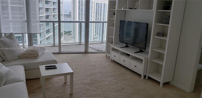 Building Photo - 495 Brickell Ave