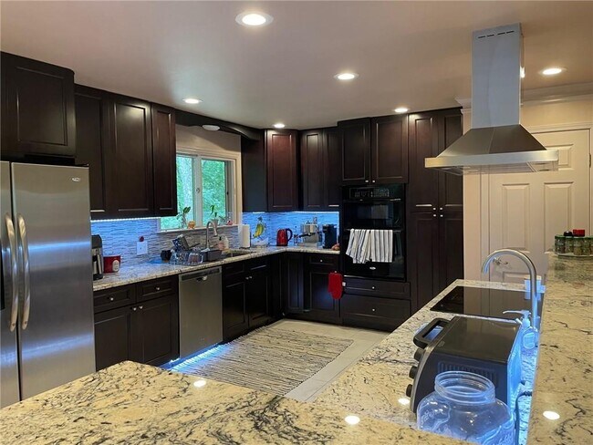 Foto del edificio - 3355 Timberlake Rd NW
