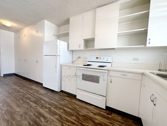Building Photo - 412 N Kuakini St