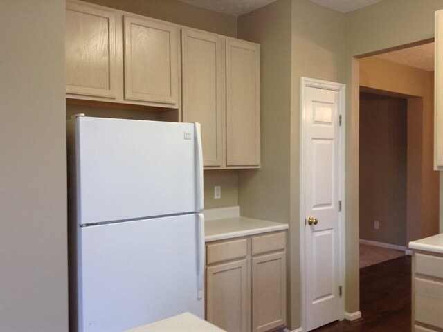 Foto del edificio - 684 Linden Creek