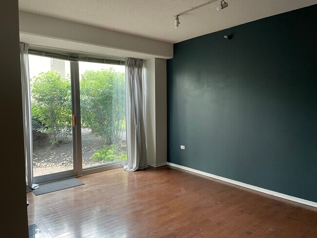 Foto del edificio - 1720 Maple Ave