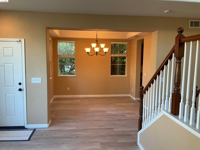 Building Photo - 1360 Tiffany Dr