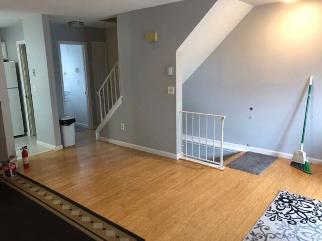 Foto del edificio - 110 Coalpit Hill Rd