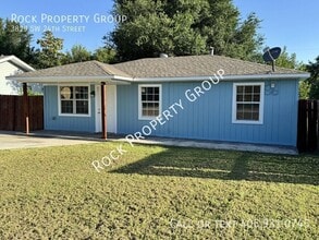 Building Photo - 3829 SW 24th St