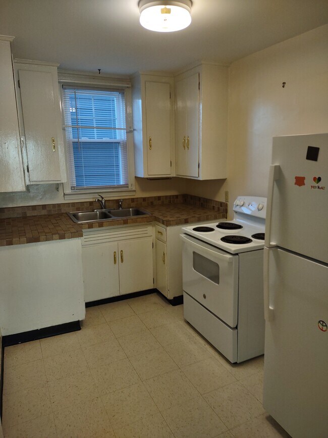 Kitchen - 1174 S 18th St
