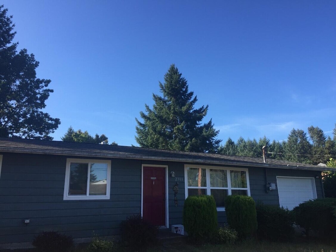 Primary Photo - 2308 Maple Ln