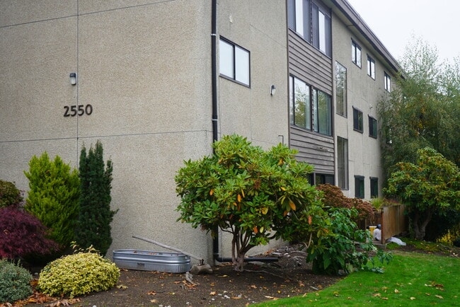 Photo - 2550 Thorndyke Ave W Apartment