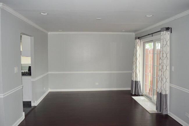 Building Photo - 1 N Braintree Dr