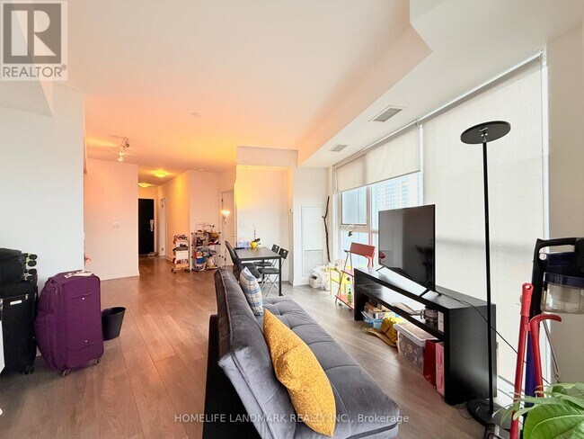 Photo du bâtiment - 159 Wellesley St E