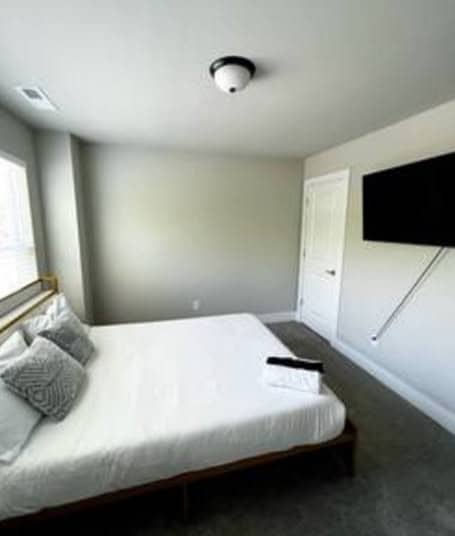 Building Photo - 5018 Central Ave