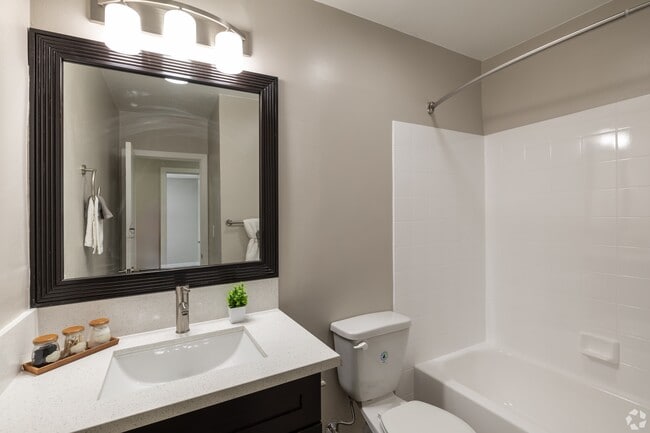 Building Photo - Villa Park