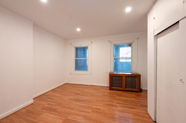 Building Photo - 75 Giles Ave