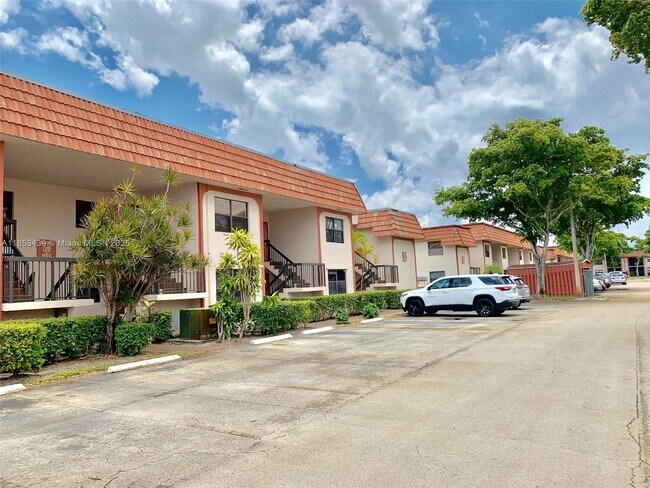 Foto del edificio - 905 NE 209th St