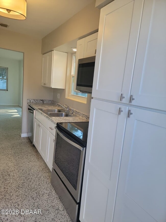 Building Photo - 1442 John Anderson Dr