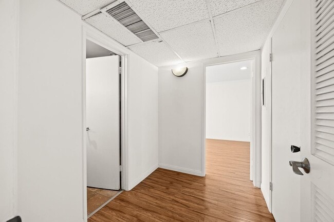 Building Photo - 1339 N Columbus Ave