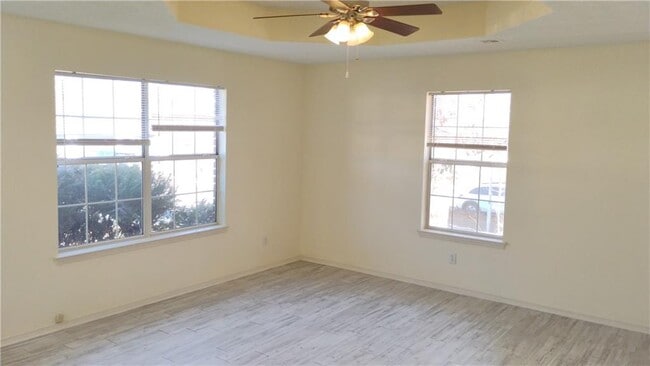 Building Photo - 44 Holly Dr