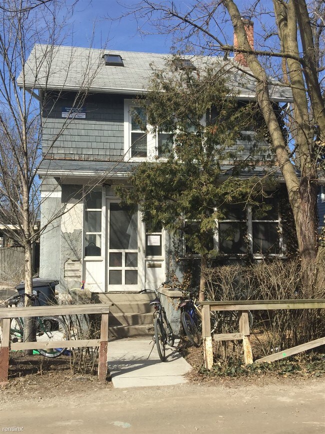 Building Photo - 4 br, 1 bath House - 1205 Cambridge Ct