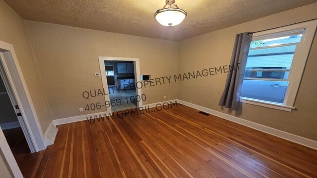 Building Photo - 742 Lewis Ave
