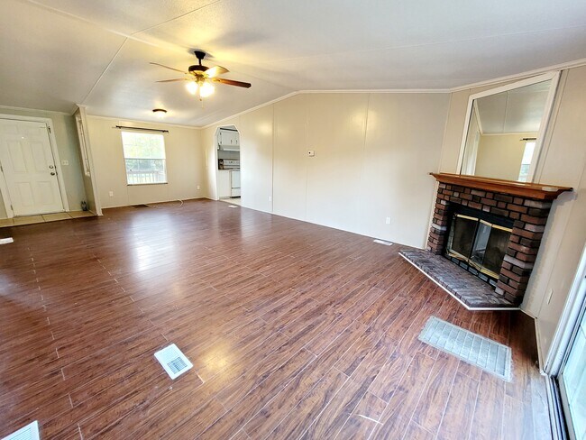 Foto del edificio - 15014 Todd Trail