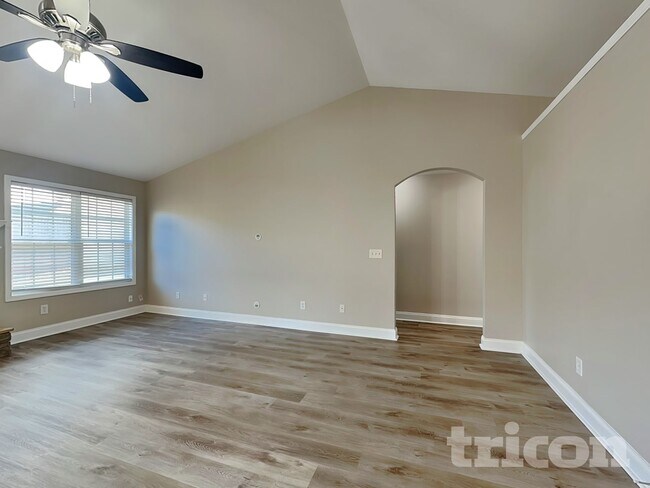 Building Photo - 1916 Roxey Ln