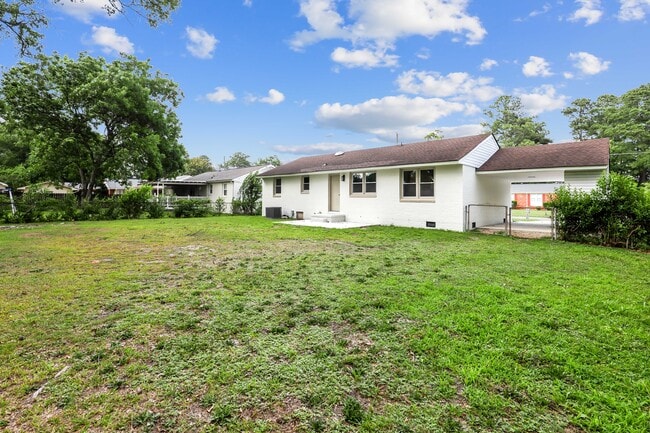 Building Photo - 105 Sumpter Dr