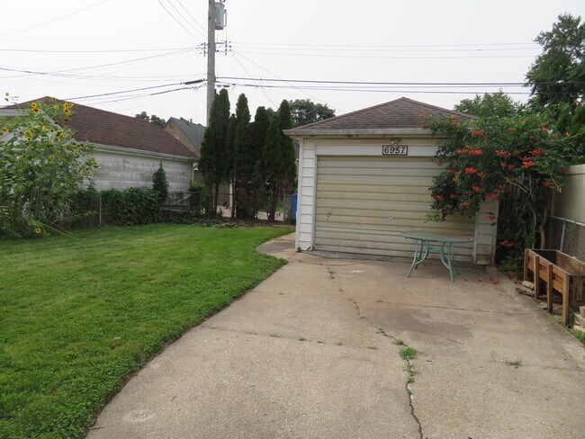 Foto del edificio - 6957 W Fletcher St