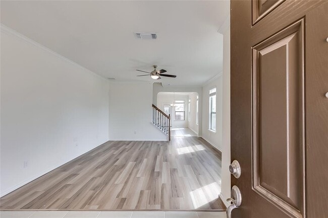 Building Photo - 105 Clematis Ct