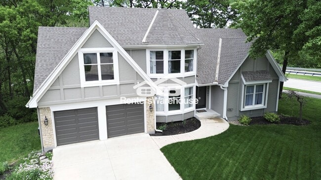 Building Photo - 15601 Maple St