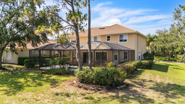 Building Photo - Stunning 5 bed Pool Home - Country Club