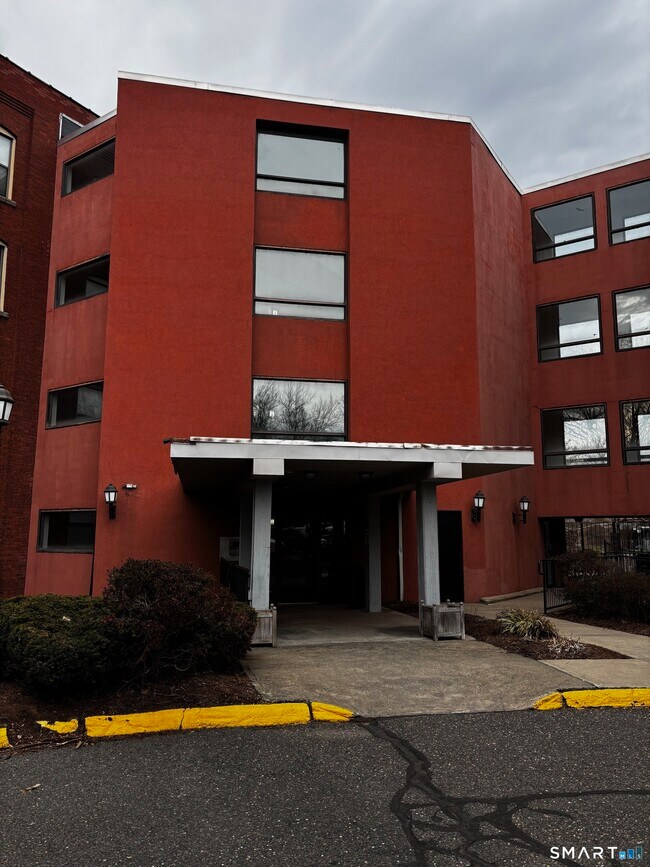 Building Photo - 222 Williams St E