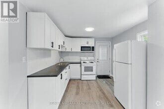 Building Photo - 290 Scholfield Ave S