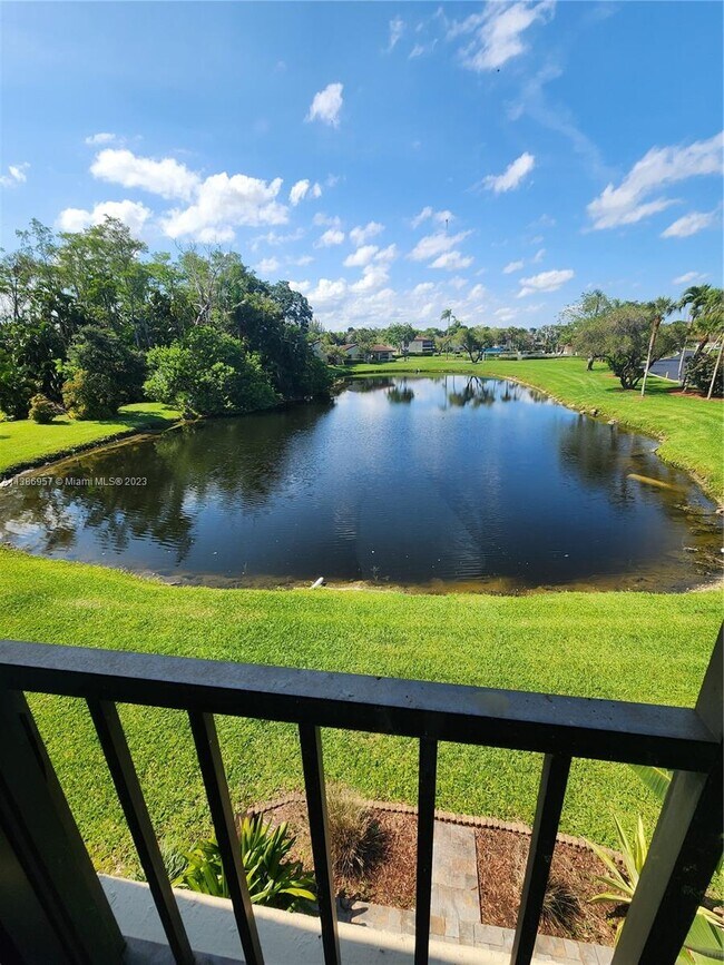 8460 Casa Del Lago Unit H, Boca Raton, FL 33433 Condo for Rent in