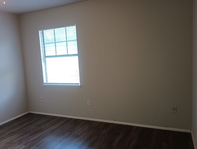 Foto del edificio - 3 bed / 1 bath home in Hockley - Move in R...