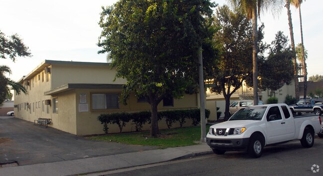 Building Photo - Vernon Apartments