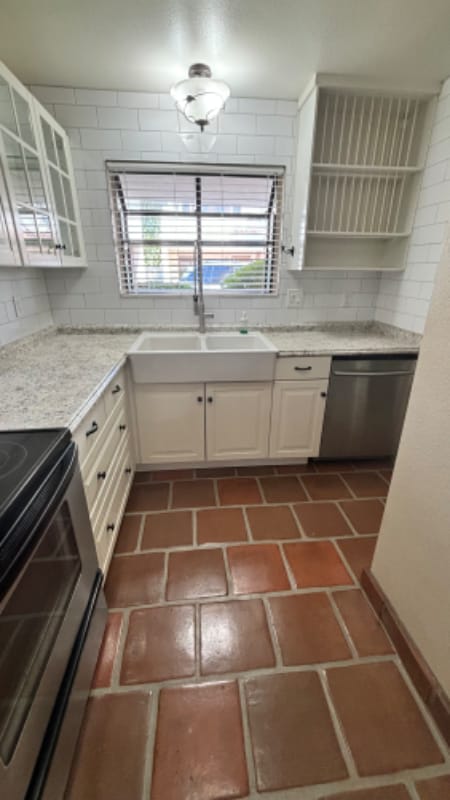 Building Photo - 7023 E 4th St