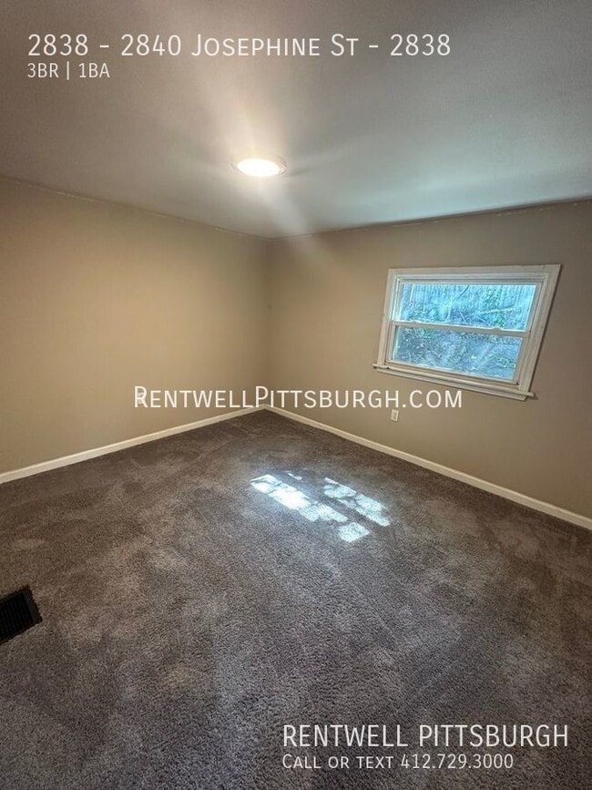Building Photo - 3 Bedroom Townhome in South Side - HALF OF...