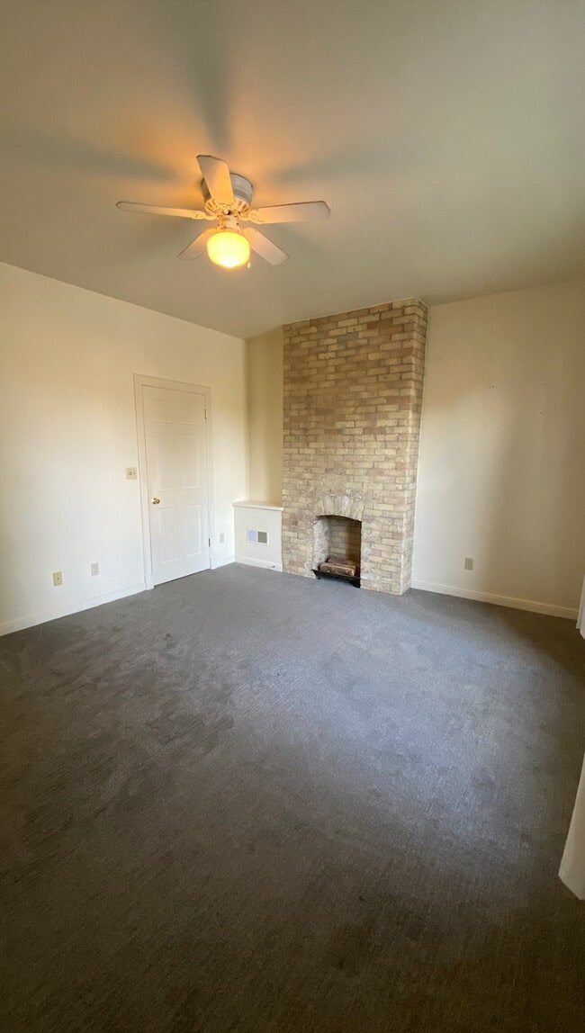 Building Photo - 1716 N Farwell Ave