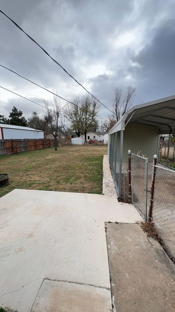 Foto del edificio - 2621 W Maine St