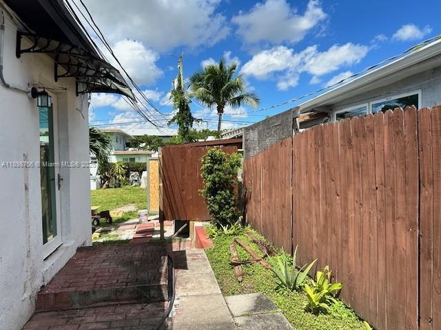 Foto principal - 2215 SW 47th St