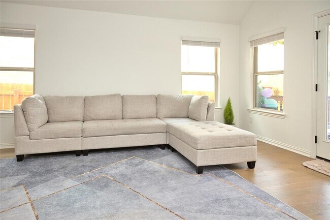 Foto del edificio - 1209 Cole Ests Dr