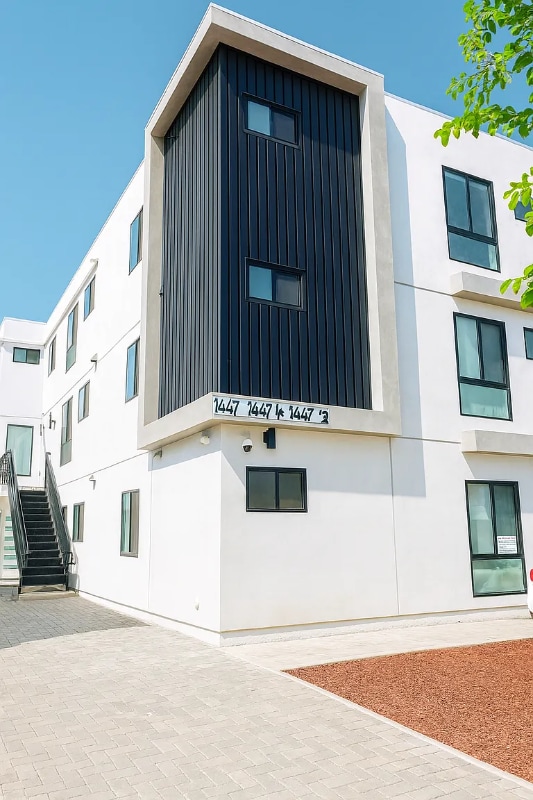 Building Photo - 1447 W 36th Pl