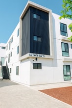 Building Photo - 1447 W 36th Pl