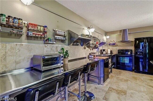 Building Photo - 4033 Sandlewood Ln