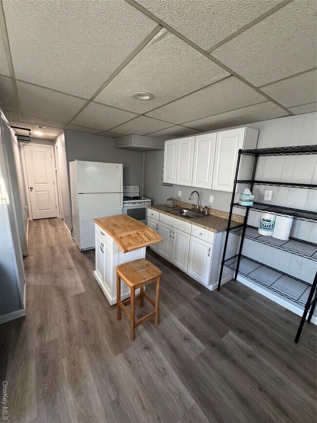 Building Photo - 119 Sequoia Dr