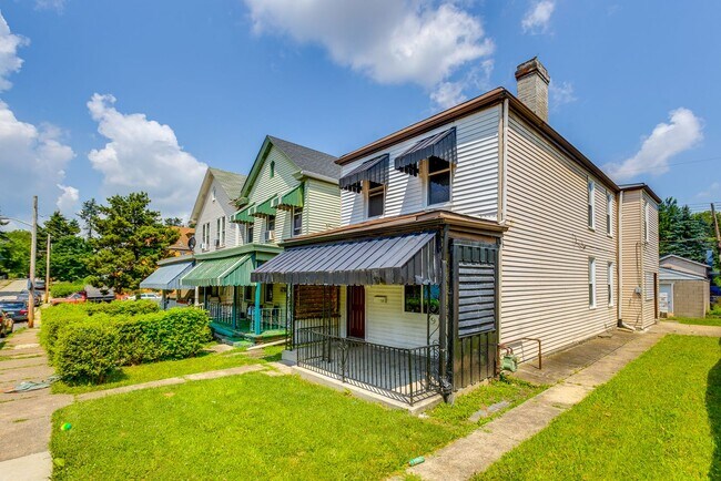 Building Photo - AVAILABLE NOW - Updated 3+ Bedroom Home w/...