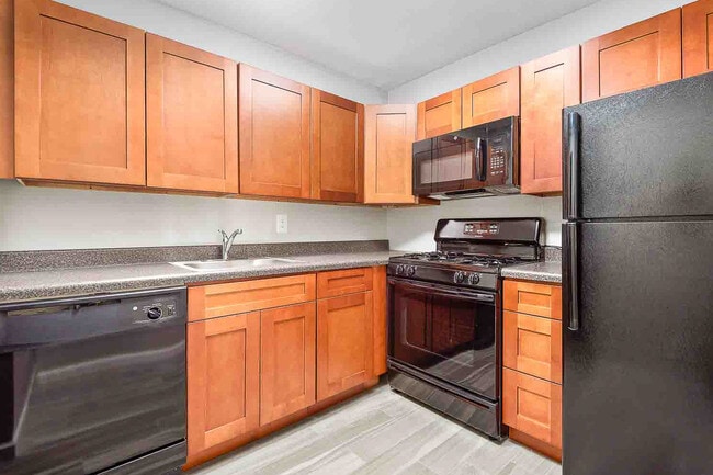Building Photo - Dutchtown Manor